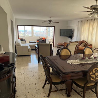EN VENTA HERMOSA PROPIEDAD HORIZONTAL EN EL VEDADO - Img 120706940