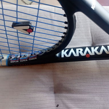 Raqueta de Tenis marca Karakal con pelota de regalo - Img 123724652