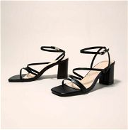 Zapatos de tacón negro - Img 45760128