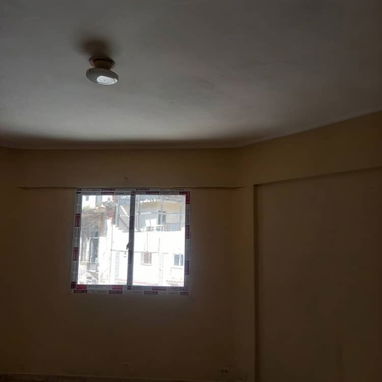 Amplio apto esquinero. Entrada independiente.  No se va la corriente. - Img 121366423
