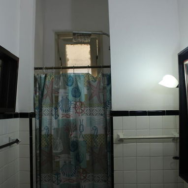 1500-USD Se Alquila apartamento en zona céntrica del Vedado - Img 125477216