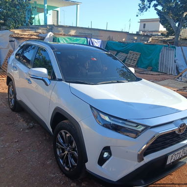 Vendo o negocio Toyota R4 cuatro 2025 con 32,000 km - Img 115599481