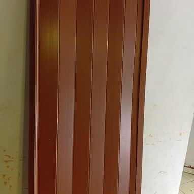 PUERTA PLEGABLE TIPO ACORDEÓN  💰 PRECIO: 40 USD  ⚙️ CARACTERÍSTICAS ✅ Fabricada en PVC resistente y ligero. - 4/7