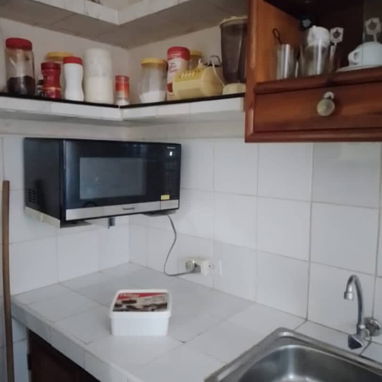 Venta de apartamento en bajos Vedado con jardín 2 cuarto y 2 baños 50mil usd 53582376 - 3/9