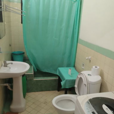 Se alquila apto de dos habitaciones en Plaza,cerca de la universidad - Img 124745895
