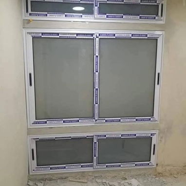 **¡TRANSFORMA TU HOGAR CON NUESTRO SERVICIO DE MARQUETERÍA DE ALUMINIO Y CRISTALES!** 🛠️ **Ofrecemos:** - Todo tipo de - Img 118994410