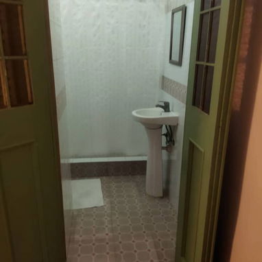 🍽️📶🚿 Hostal de 5 Habitaciones en el Centro de la Ciudad. 🍽️ Servicios adicionales disponibles1305 - Img 94224064