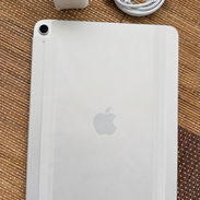 Apple iPad de 11 pulgadas: chip A16, PRECIO 300 USD ( Nueva a estrenar, sin caja) modelo de 11 pulgadas, pantalla Liqui - Img 56174427
