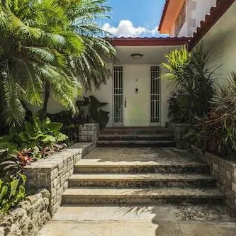 Casa enorme en Miramar de 3 niveles - Img 121234428