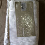 Se vende sobrecama nueva color blanco - Img 45384157