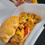Entrantes 🧆 Croquetas 950 Salshipapa 1800 Papitas fritas 1000 Tostones de Atún 1800 Tostones  jamón ahumado 1600 Pollo - Img 55781945