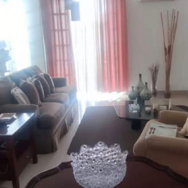 Apartamento en el Vedado 3 cuartos y medio y 3 ba帽os. Todo en 贸ptimo estado - Img 120155531