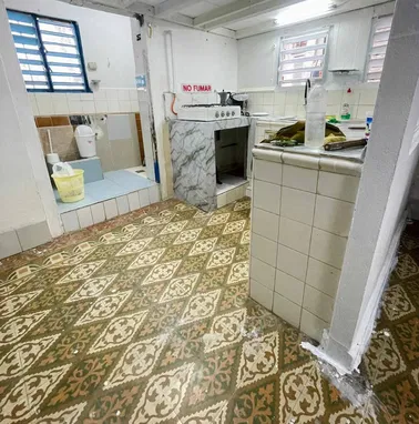 Apartamento interior en Vedado en primer piso con todo dentro. Ideal para dedicarlo a la renta - Img 97081758