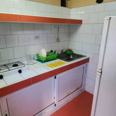Casa en Guanabo con Habitación climatizada con su baño, cocina equipada y piscina para 2 personas  Precio 8500 por noche - Img 118947711