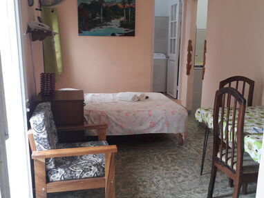 Se alquila habitación con balcon cerca de Infanta y San Lázaro y del Hospital Hermanos Amerjeiras +53 52398255 - Img 63261230