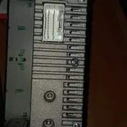 vendo Reproductora de Carro CD/USB/Aux uso pero OK me falta el conector trasero, pero un electrico se lo soluciona solo - Img 55815890