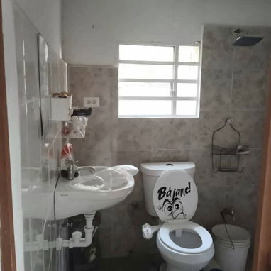 Venta de casa de 3 pisos, climatizada, placa libre y gas de la calle, en Playa.#216 - Img 127707507