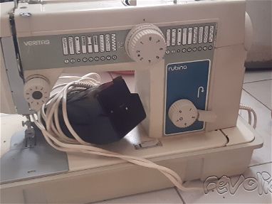 Máquina de coser eléctrica de muy poco uso. - Img main-image