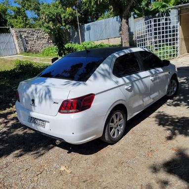 🚗 Peugeot 301 del 2019 – Mecánico 5 vel. - 2/4