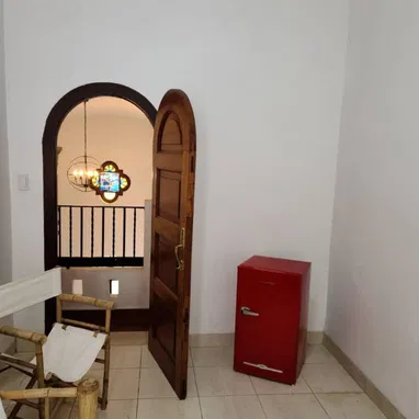 Casa colonial de 2 niveles amplia en Miramar - Img 121234008