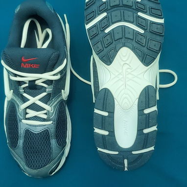 SE VENDE TENNIS (ZAPATILLAS) NIKE ORIGINALES NUEVAS #42 (26.5cm) - 6/9