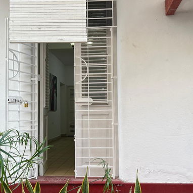 RENTO APTO EN PLANTA BAJA DE 2 HAB. NO SE VA LA LUZ_TELEF. 53 53864035 - 4/10
