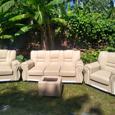 Sofá, 2 Butacas y Mesa de Centro disponibles para Entregar en Varios Colores y Materiales - 3/7