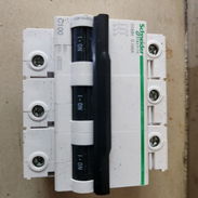 Interruptor Breke Schneider Electric  3polos 100 amperes Modular - Img 58305382