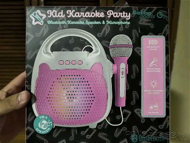 Lindas bocinas karaoke para los nenes de casa . 58441134 - Img 67837686