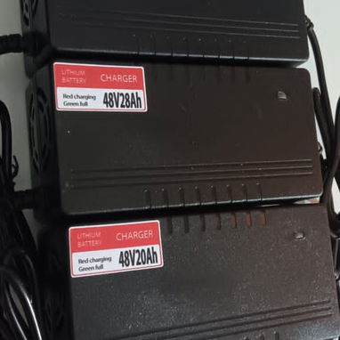 Cargador para su moto electrica todo los amperages solo llame o escriba al WhatsApp para m谩s informaci贸n al WhatsApp - Img 120960060
