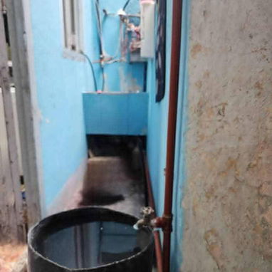 *10000 usd* Casa de propiedad en el cerro 3 cuartos naturales + otro cuarto en balbacoa para un total de 4 cuartos Sala - Img 119652186