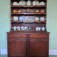 Se vende vajillero antiguo estilo inglés. Perfectas condiciones. Incluye objetos 1ra y 2da tabla - Img 55405066