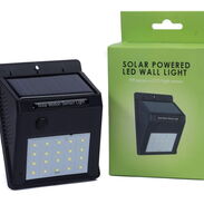 Lámpara con carga solar para exterior precio 10 USD color negro - Img 45670411