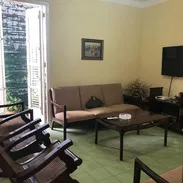 Excelente apartamento muy cerca de calzada y 12 en el vedado.  Ubicado en el primer piso de un edificio de los año' 50 . - Img 54535176