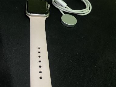 Apple Watch SE 2da generación, 44mm, 100% de vida de la batería (nuevos) con watchOS 10.4 en 150 USD - Img main-image
