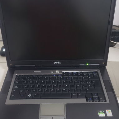Se vende estas 2 cosas una laptop del vieja y para piezas mas una fuente marca acteck para computadora - 2/4