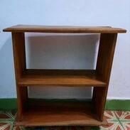Se vende librero de cedro en 2800 pesos. Yanexis 53390170. - Img 45369083