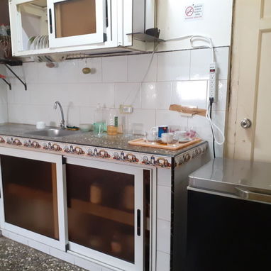 Se renta apartamento independiente de un cuarto en el Vedado. Teléfono +34 613774291. - Img 108085223