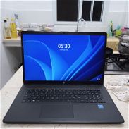 Vendo laptop de 9na gen marca  hp es grande y ultradelgada con batería que dura hasta 15h. - Img 45657171