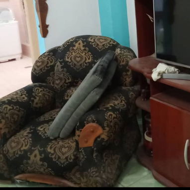 Ganga Se vende juego de sala de uso en buen estado. Sofá y dos butacas. - 5/5