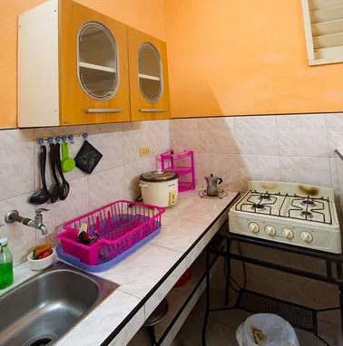 ⭐⭐⭐⭐⭐__RENTO__ OFERT@___Apto. Independiente, Vedado,planta baja,céntrico en 25yO, 78791900 - Img 63460985