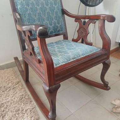 Juegos de sillones de caoba con una mesita antiguos en 200usd - Img 123032701