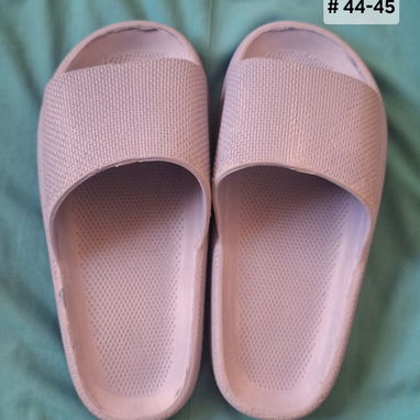 CHANCLETAS ENGOMADAS, ANTIDESLIZANTES. COMODÍSIMAS - 2/3