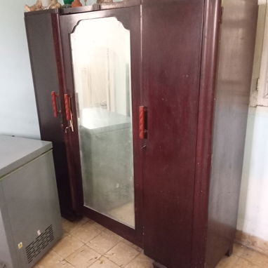 EN VENTA JUEGO DE SALA ANTIGUO Y OTROS MUEBLES. TODO EN BUEN ESTADO. BUENOS PRECIOS CON DESCUENTO PARA TRANSPORTE !!! - 6/10