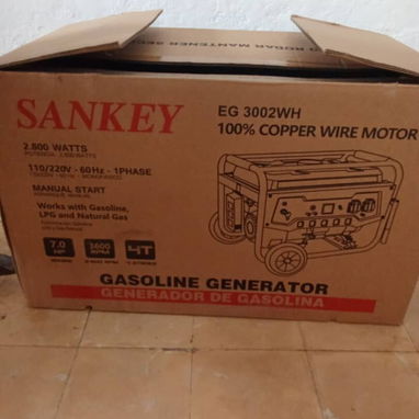 vendo planta electrica de gas💨 y gasolina ⛽original de 110/220/ V/ de 3000W el pico y sostenida de 2800W es 4 tiempo nu - Img 121760599