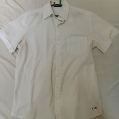 3 camisas blancas talla L en 200 pesos c/u - 2/3