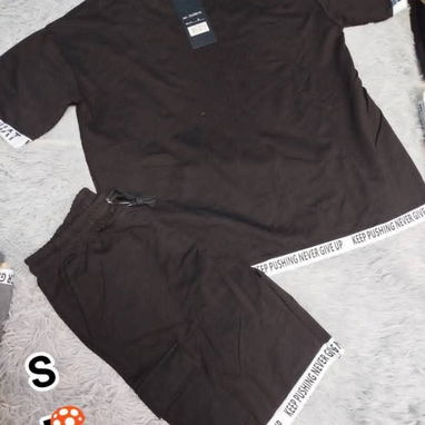 Conjuntos de shorts y pullover Oversize 4 puertas . 15 Usd - Img 115806097