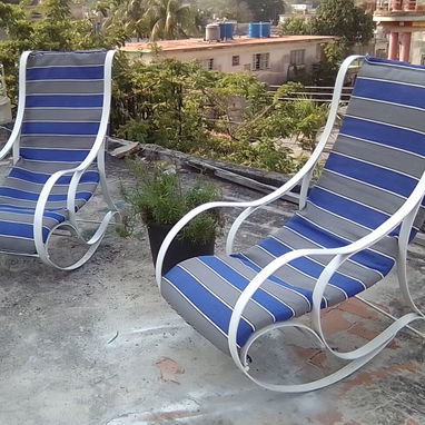 Vendo sillón d hierro con forros nuevos . Silla de ruedas .FireTV . pareja de botellones d oxígeno y acetileno vacíos - Img 121737241