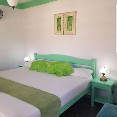 Casa con 5 habitaciones en Viñales – Piscina, terraza, cocina – 30 USD por hab – A 3 min de la plaza - Img 119587851