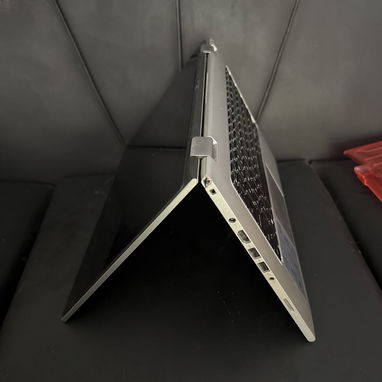 Laptop Dell con pantalla táctil que se hace tablet - 2/5